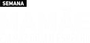 Logo mamãe em paz com o espelho